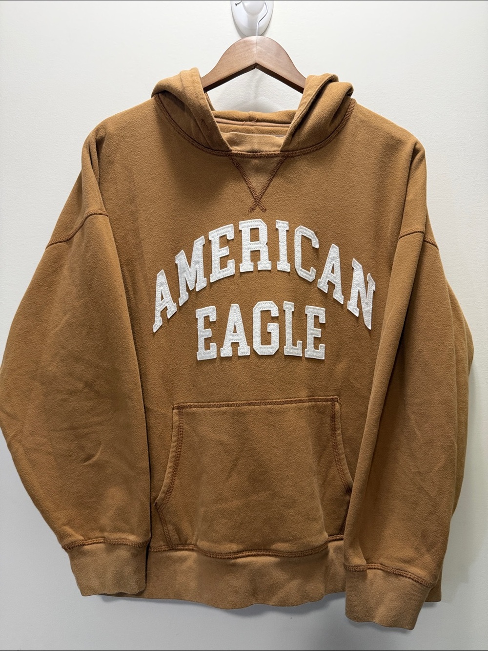 American Eagle Outfitters Men’s Caramel Brown Pullover Hoodie Size M (25x25)